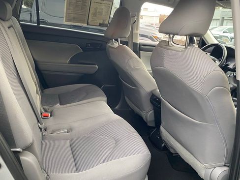 Used 2023 Toyota Highlander LE image 15