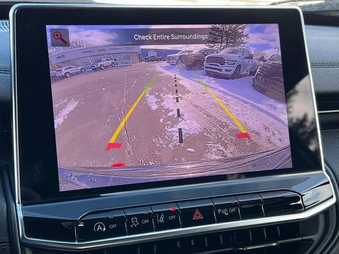 Used 2025 Jeep Compass Trailhawk w/ Trailhawk Elite Group image 31