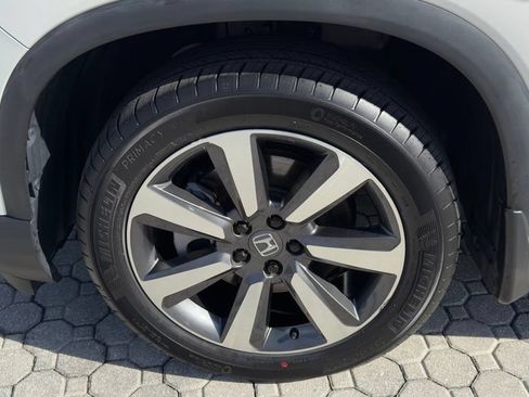 Used 2024 Honda Pilot Touring image 19
