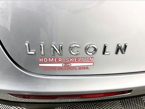 Used 2019 Lincoln MKT AWD image 14