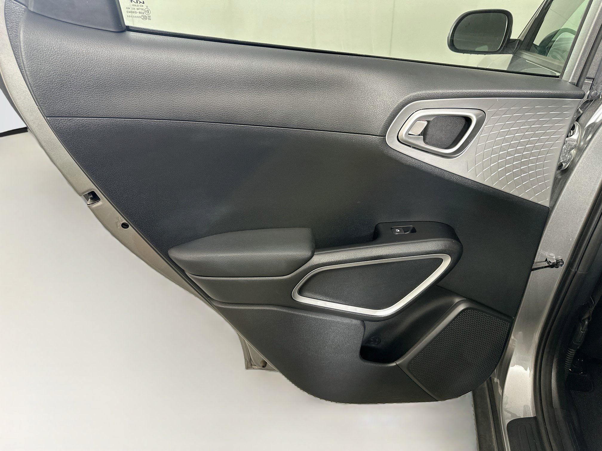 Used 2025 Kia Soul LX w/ LX Technology Package FWD image 25