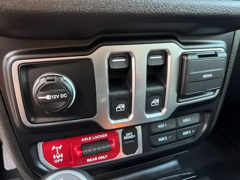 Used 2026 Jeep Wrangler Sport AWD/4WD image 21