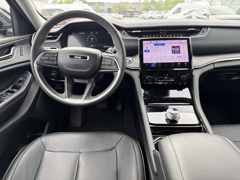 Used 2023 Jeep Grand Cherokee Limited w/ Black Appearance Package RWD image 17