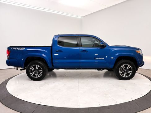 Used 2016 Toyota Tacoma TRD Sport AWD/4WD image 25