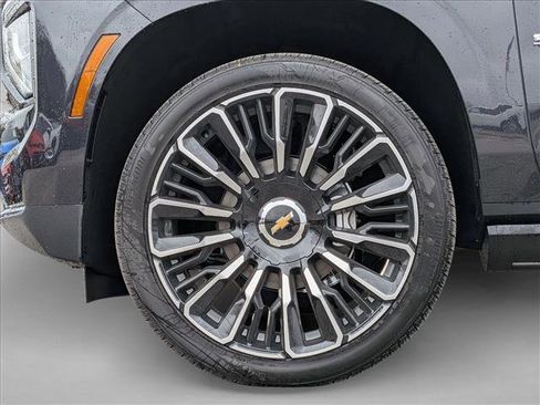 New 2026 Chevrolet Suburban High Country image 18