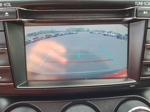 Used 2017 Toyota RAV4 LE image 19