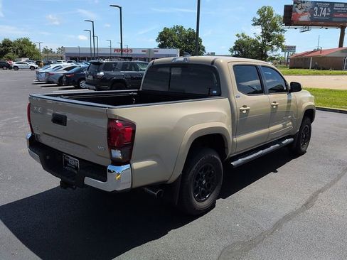 Used 2019 Toyota Tacoma SR5 AWD/4WD image 7