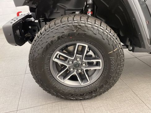 New 2025 Jeep Gladiator Mojave image 8