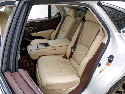 Used 2018 Lexus LS 500 w/ Luxury Package RWD image 39