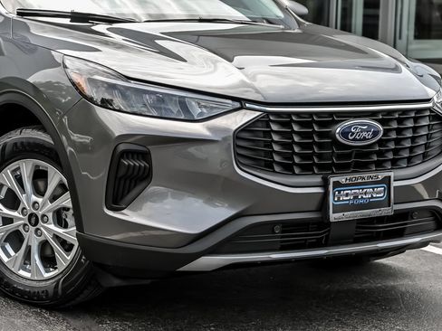 Used 2023 Ford Escape Active w/ Tech Pack #1 AWD/4WD image 2