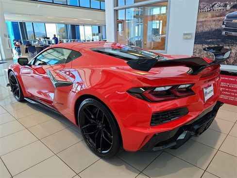 New 2026 Chevrolet Corvette Z06 w/ Z07 Performance Package image 2