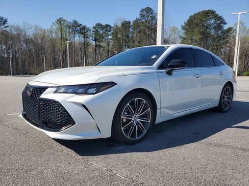 Used 2020 Toyota Avalon XSE image 3