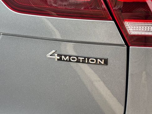 Used 2024 Volkswagen Tiguan SE AWD/4WD image 31