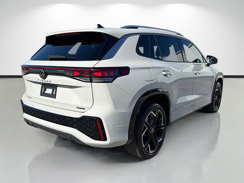 New 2026 Volkswagen Tiguan SEL R-Line AWD/4WD image 3