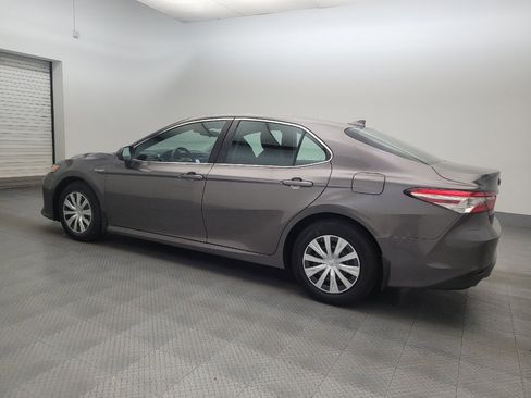 Used 2020 Toyota Camry LE FWD image 3