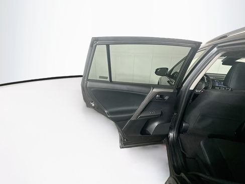 Used 2018 Toyota RAV4 LE FWD image 24