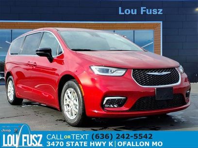 New 2026 Chrysler Pacifica Select