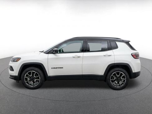 Used 2025 Jeep Compass Trailhawk AWD/4WD image 4