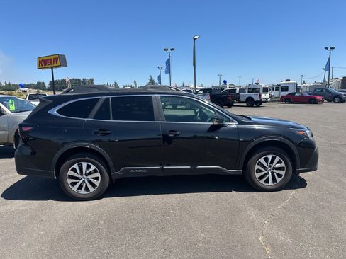 Used 2020 Subaru Outback Premium image 5