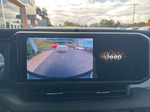 Used 2024 Jeep Wrangler Unlimited w/ Convenience Group image 21