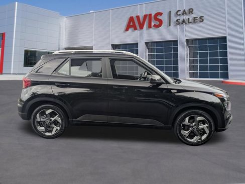 Used 2025 Hyundai Venue SEL FWD image 5