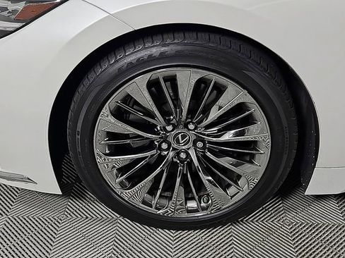 Used 2022 Lexus LS 500 w/ Interior Upgrade Package RWD image 9