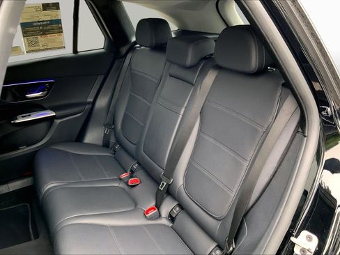 Used 2025 Mercedes-Benz GLC 350e 4MATIC image 21