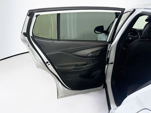 Used 2025 Buick Envista Preferred w/ Convenience II Package FWD image 26