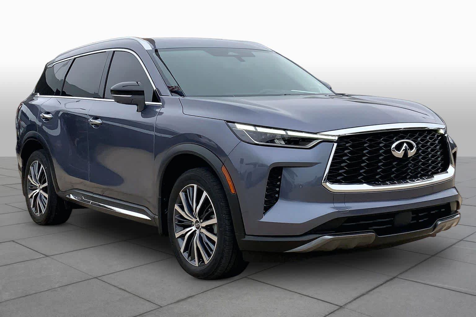 Used 2023 INFINITI QX60 Sensory w/ Vision Package FWD image 3
