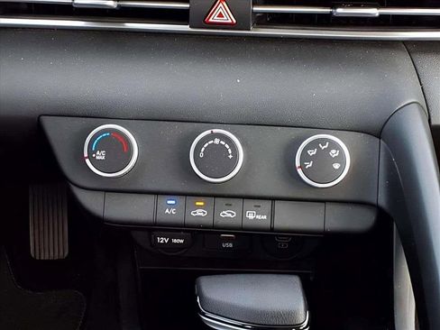 Certified 2025 Hyundai Elantra SE image 20