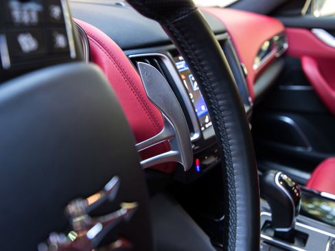 Used 2018 Maserati Levante GranSport image 21