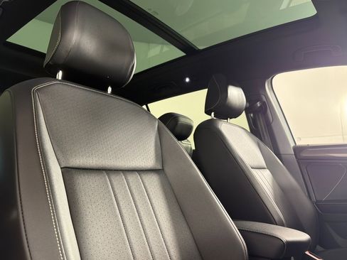 Used 2022 Volkswagen Tiguan SE R-Line image 16