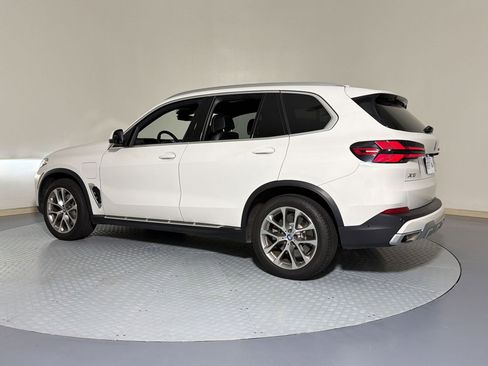 Used 2025 BMW X5 xDrive50e AWD/4WD image 2