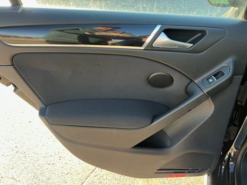 Used 2013 Volkswagen Golf 4-Door image 22