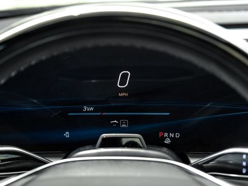 Used 2023 Cadillac Lyriq AWD image 18