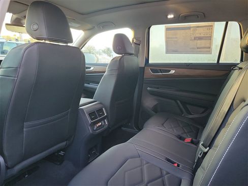 New 2026 Volkswagen Atlas SE image 4