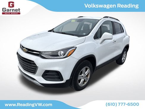 Used 2017 Chevrolet Trax LT w/ LT Convenience Package image 1