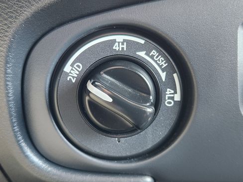 Used 2023 Nissan Frontier PRO-4X w/ Pro Convenience Package image 24