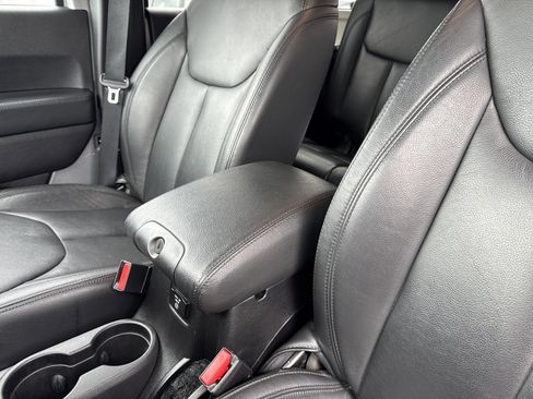Used 2015 Jeep Wrangler Unlimited Sahara AWD/4WD image 9