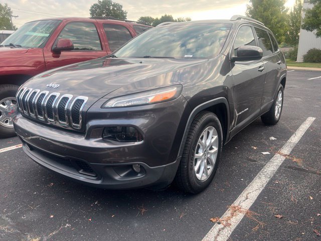 Used 2017 Jeep Cherokee Latitude FWD image 1