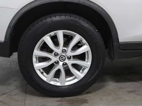 Used 2020 Nissan Rogue SV AWD/4WD image 13