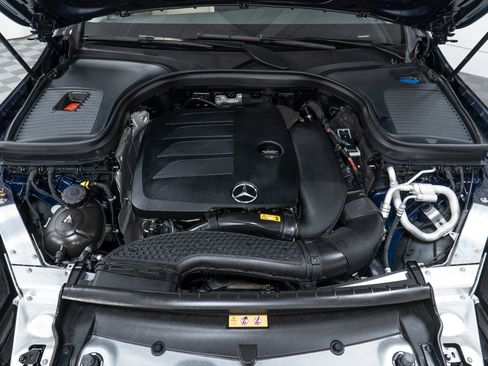 Certified 2022 Mercedes-Benz GLC 300 4MATIC w/ Premium Package Lite image 9