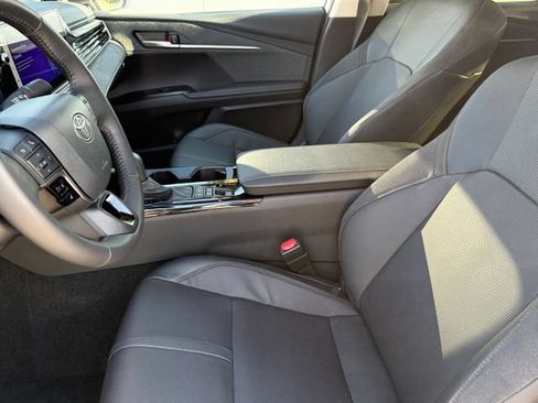 Used 2025 Toyota Camry XLE FWD image 10