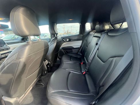 Used 2025 Jeep Compass Limited image 25