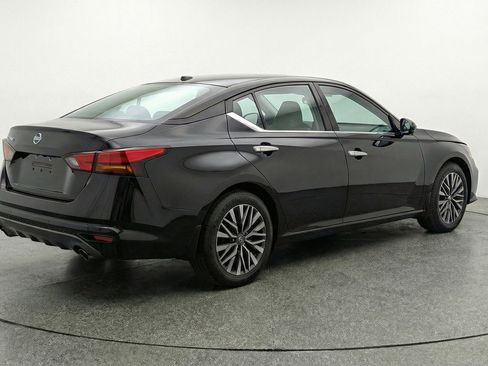 Used 2025 Nissan Altima 2.5 SV image 9