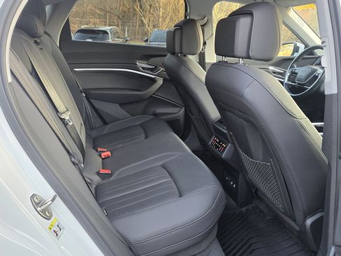 Used 2020 Audi e-tron Premium Plus image 18