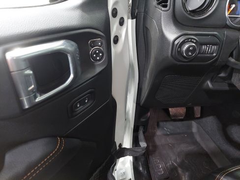 Used 2022 Jeep Gladiator Overland image 18