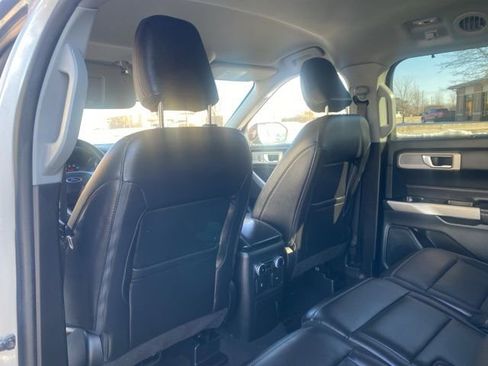 Used 2023 Ford Explorer Limited image 24