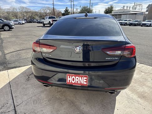 Used 2018 Buick Regal Preferred image 6