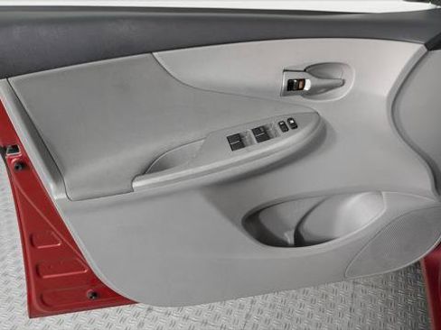Used 2012 Toyota Corolla LE FWD image 10